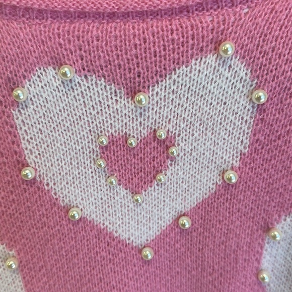 Unbranded pink/white pearl hearts long sleeve exposed seam sweater size S NWOT - Picture 2 of 3